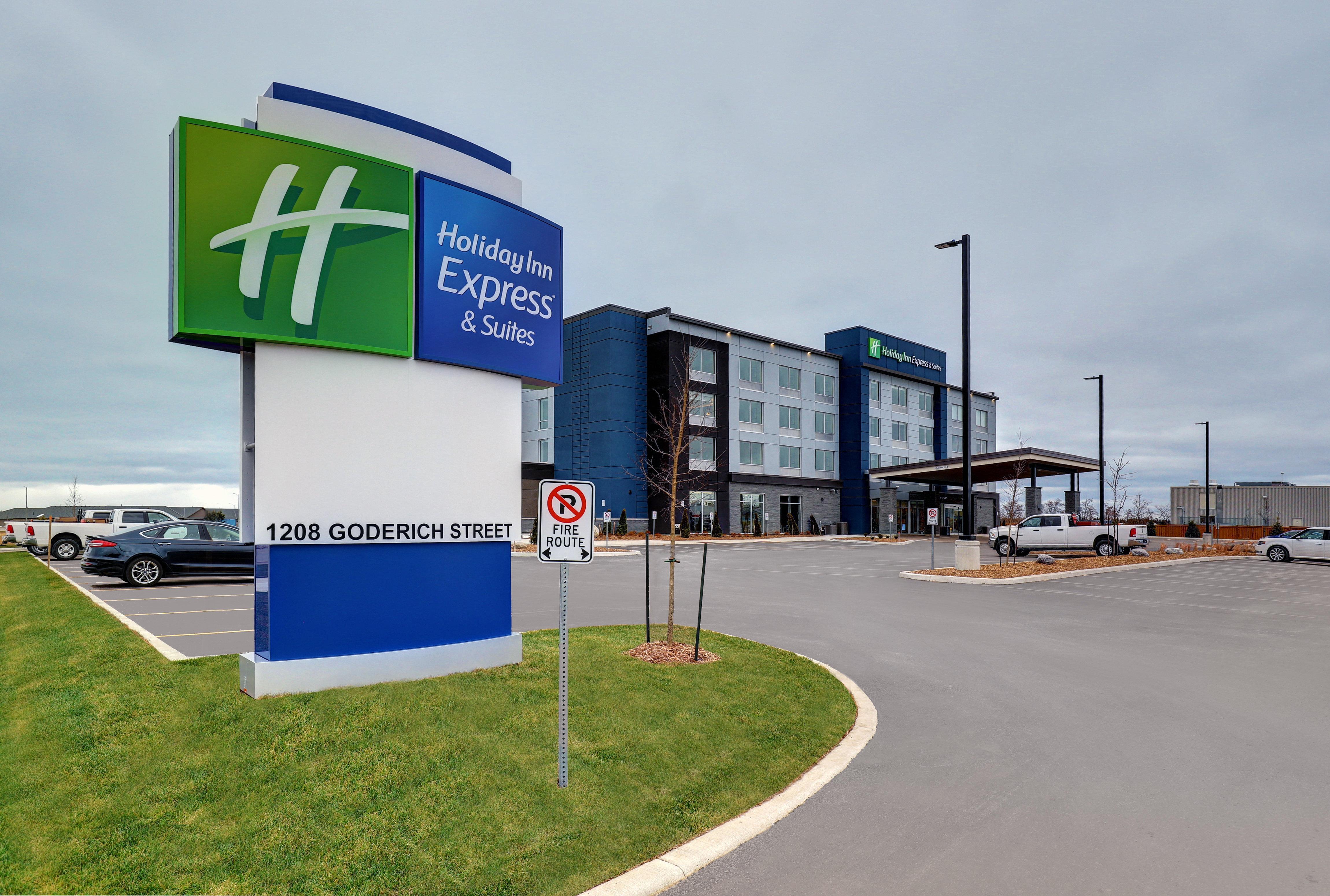 Holiday Inn Express&Suites - Port Elgin Exterior foto